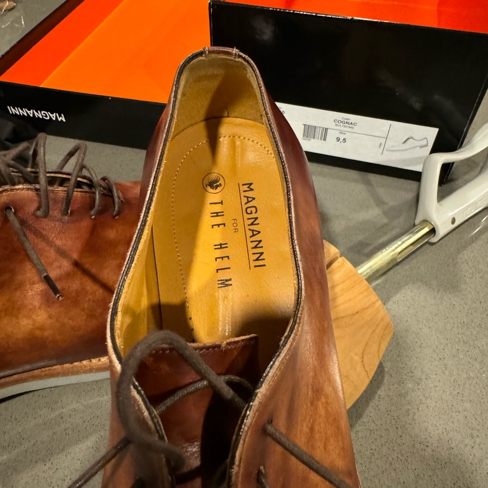 Magnanni casual dress shoe. Worn once. Full leather. Original box and sleeve.